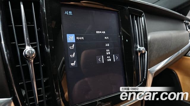 Volvo V90 Cross Country 2018 — Photo 24/30