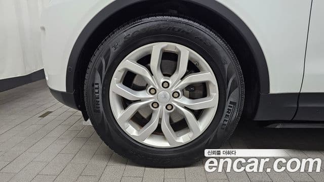 Land Rover Discovery 5 2020 — ფოტო 5/20
