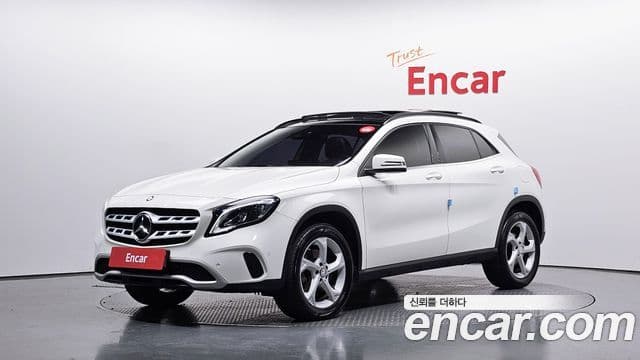 Mercedes-Benz GLA-Class 2018 — ფოტო 13/20