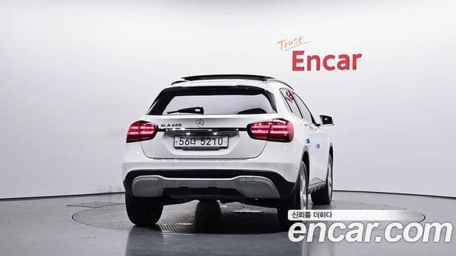 Mercedes-Benz GLA-Class 2018 — ფოტო 12/20