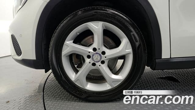Mercedes-Benz GLA-Class 2018 — ფოტო 7/20