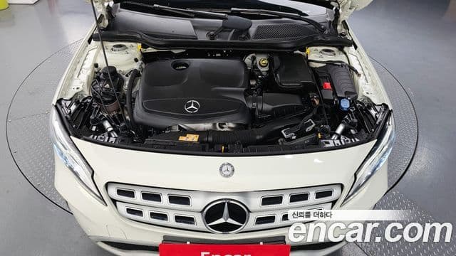 Mercedes-Benz GLA-Class 2018 — ფოტო 15/20