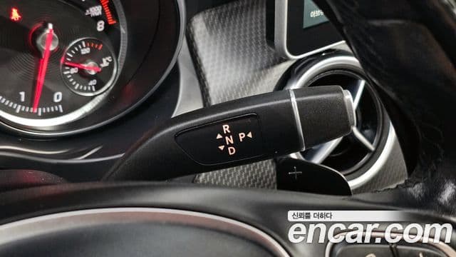 Mercedes-Benz GLA-Class 2018 — ფოტო 8/20