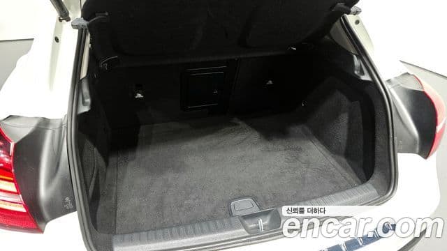 Mercedes-Benz GLA-Class 2018 — ფოტო 17/20