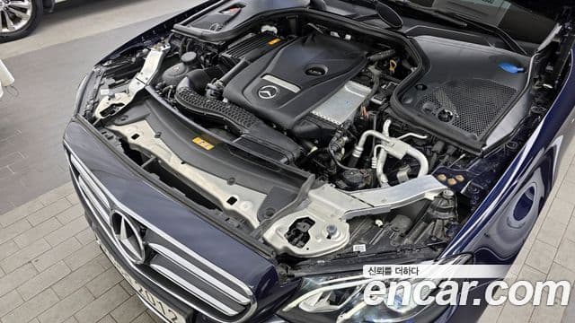 Mercedes-Benz E-Class 2020 — ფოტო 6/20