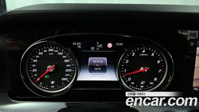 Mercedes-Benz E-Class 2020 — ფოტო 8/20