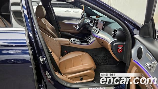 Mercedes-Benz E-Class 2020 — ფოტო 11/20