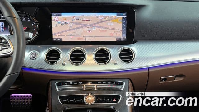 Mercedes-Benz E-Class 2020 — ფოტო 14/20