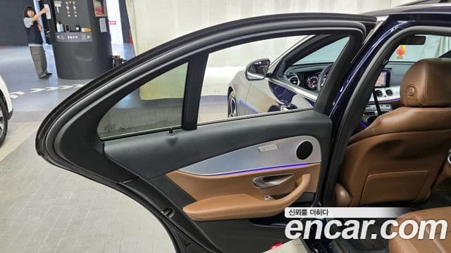 Mercedes-Benz E-Class 2020 — Şəkil 29/32