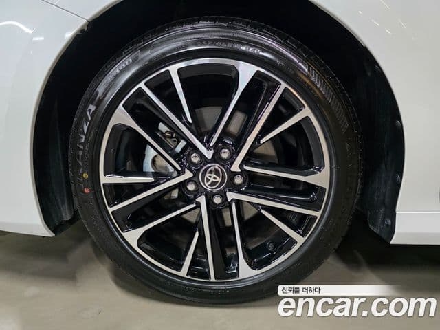 Toyota Camry 2025 — Photo 9/16