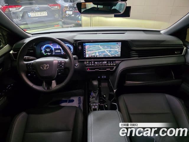Toyota Camry 2025 — Photo 3/16