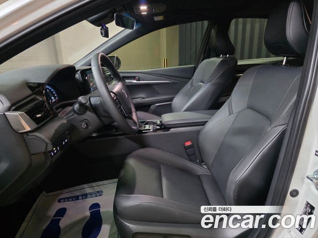 Toyota Camry 2025 — Photo 6/16