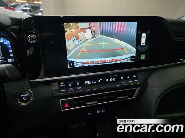 Toyota Camry 2025 — Photo 13/16