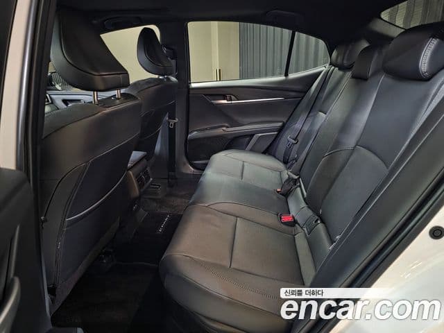 Toyota Camry 2025 — Photo 4/16