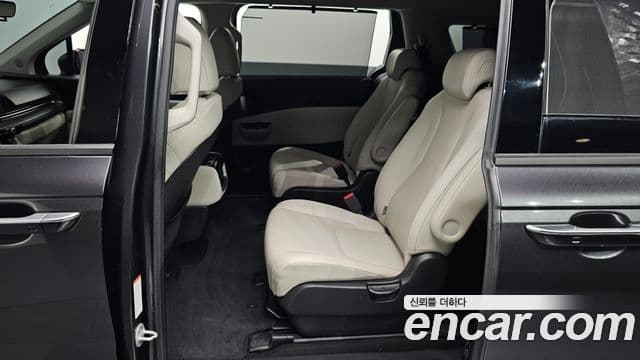 Kia Carnival 2020 — Фото 11/20