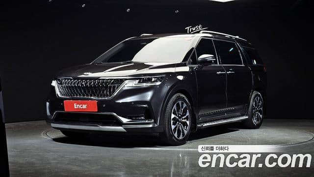 Kia Carnival 2021 — фото 1 из 20