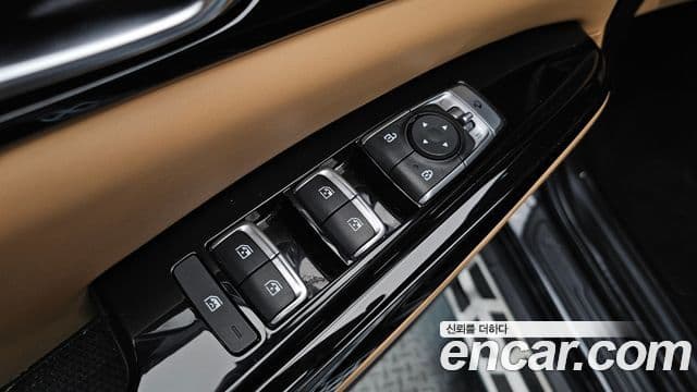 Kia Carnival 2021 — фото 16 из 20