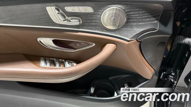 Mercedes-Benz E-Class 2023 — Фото 16/20