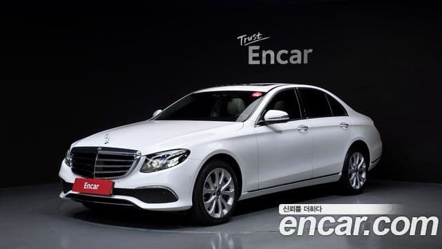 Mercedes-Benz E-Class 2019 — Photo 17/20