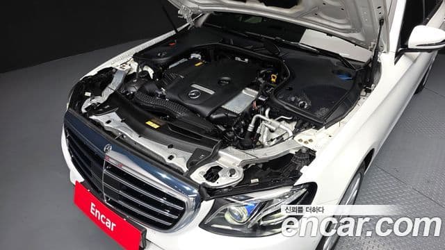 Mercedes-Benz E-Class 2019 — Photo 2/20
