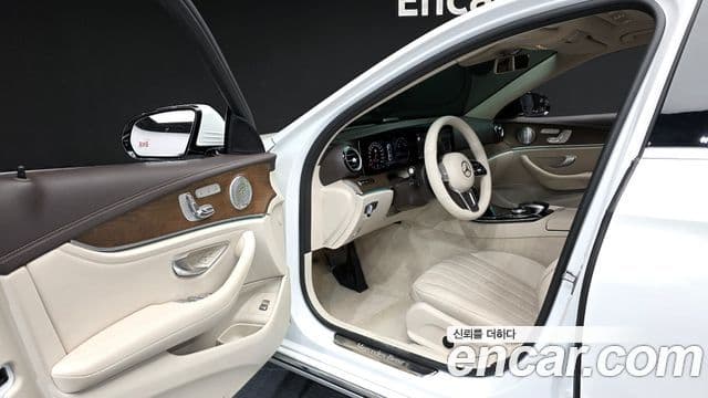 Mercedes-Benz E-Class 2019 — Photo 13/20