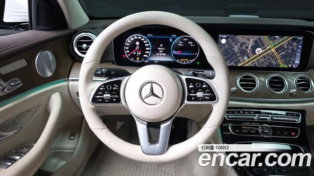 Mercedes-Benz E-Class 2019 — Photo 3/20