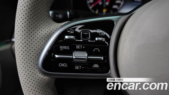 Mercedes-Benz E-Class 2019 — Photo 15/20