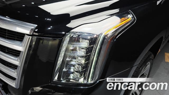 Cadillac Escalade 2019 — Photo 31/32