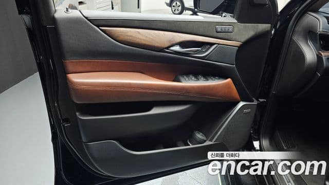 Cadillac Escalade 2019 — Photo 10/32