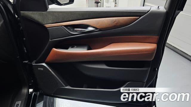 Cadillac Escalade 2019 — Photo 32/32