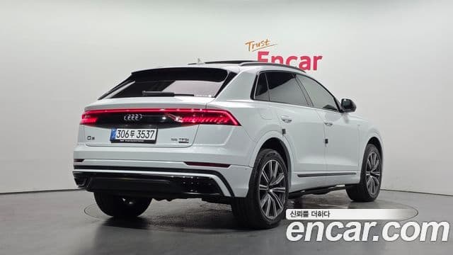 Audi Q8 2021 — Şəkil 14/20