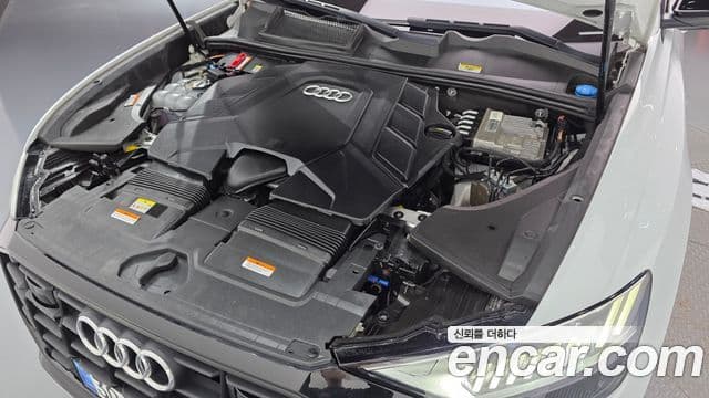 Audi Q8 2021 — Şəkil 17/20