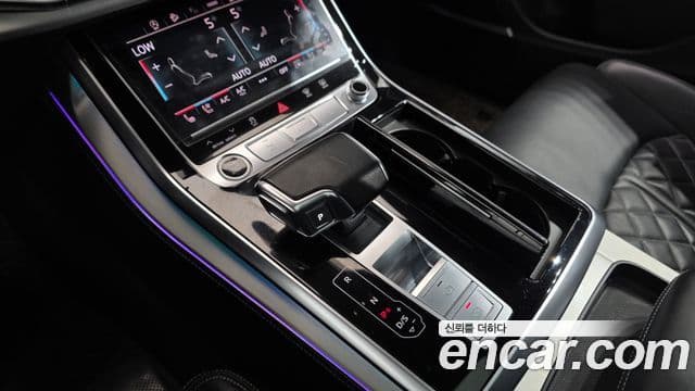Audi Q8 2021 — Şəkil 15/20