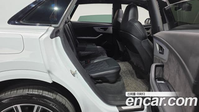 Audi Q8 2021 — Şəkil 18/20