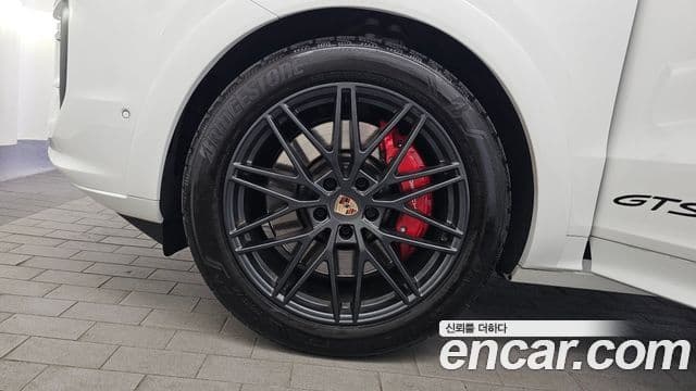 Porsche Cayenne 2024 — ფოტო 5/20