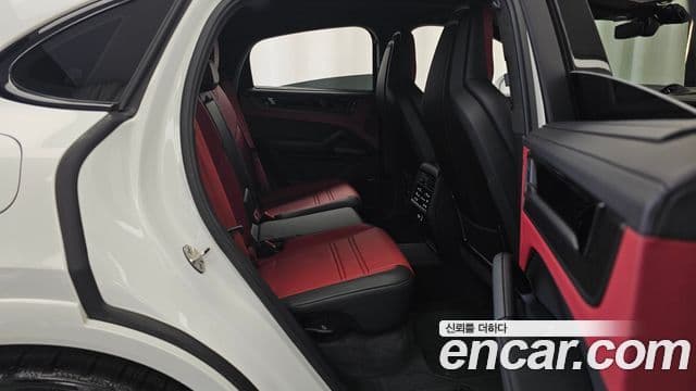 Porsche Cayenne 2024 — ფოტო 12/20