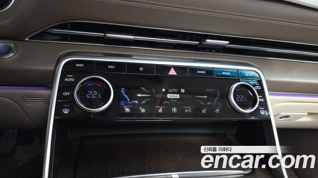 Genesis GV80 2020 — ფოტო 17/20