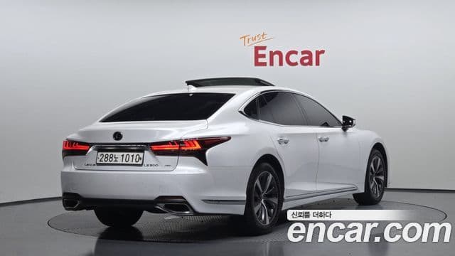 Lexus LS500 2022 — Şəkil 2/20