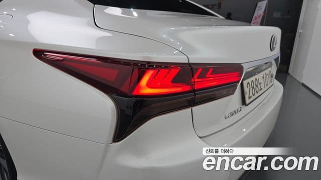 Lexus LS500 2022 — Photo 9/30