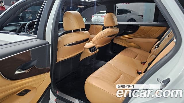 Lexus LS500 2022 — Photo 23/30