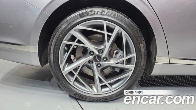 Genesis G90 2022 — Photo 12/35