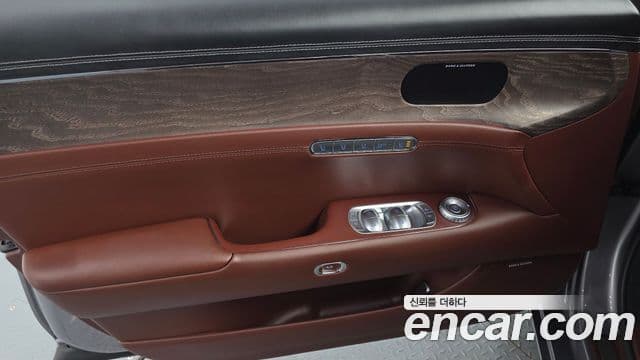 Genesis G90 2022 — Photo 33/35