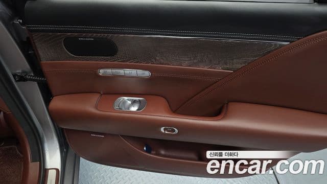 Genesis G90 2022 — Photo 34/35