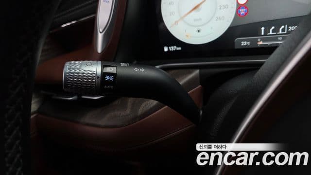 Genesis G90 2022 — Photo 16/35