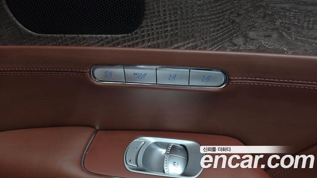 Genesis G90 2022 — Photo 14/35