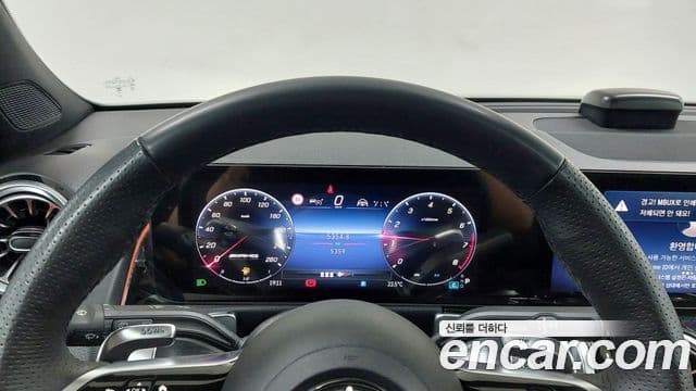 Mercedes-Benz GLB-Class 2025 — фото 7 из 17