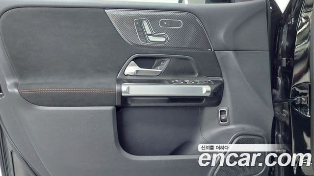Mercedes-Benz GLB-Class 2025 — фото 14 из 17