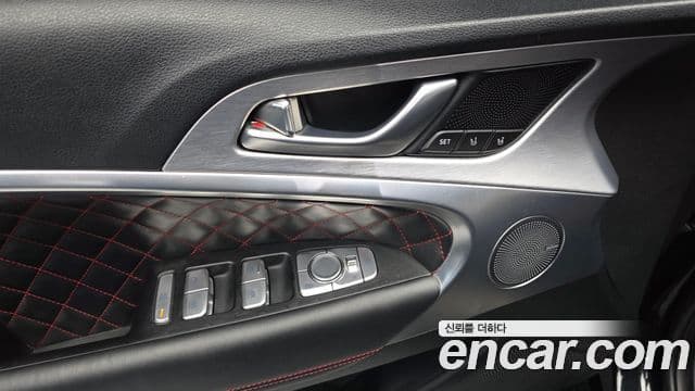 Genesis G70 2020 — Photo 18/34