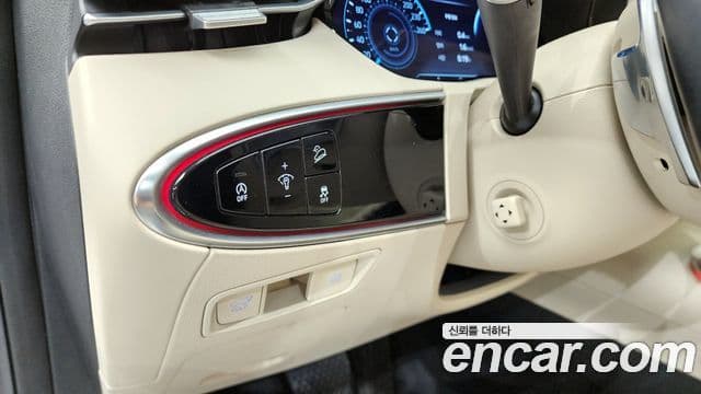 Genesis GV70 2021 — ფოტო 16/20
