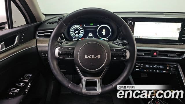 Kia K5 2023 — ფოტო 13/20
